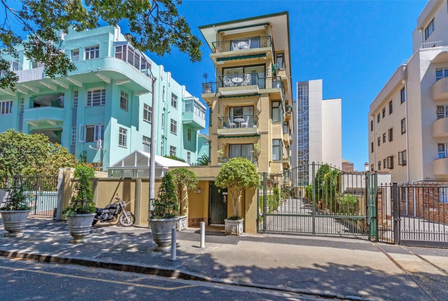 To Let 1 Bedroom Property for Rent in Sea Point Western Cape